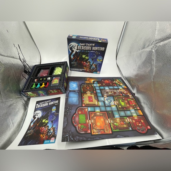 GHOST FIGHTIN' TREASURE HUNTERS 2016 Mattel Cooperative Board Game. - Picture 3 of 5